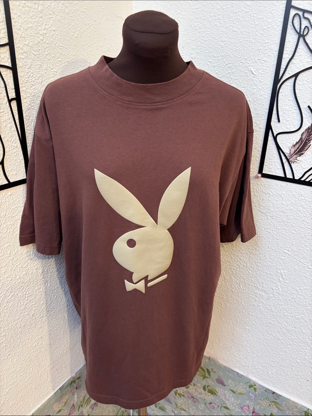 PLAYBOY Short-Sleeve T-Shirt in Brown with Cream Bunny Logo. Size M